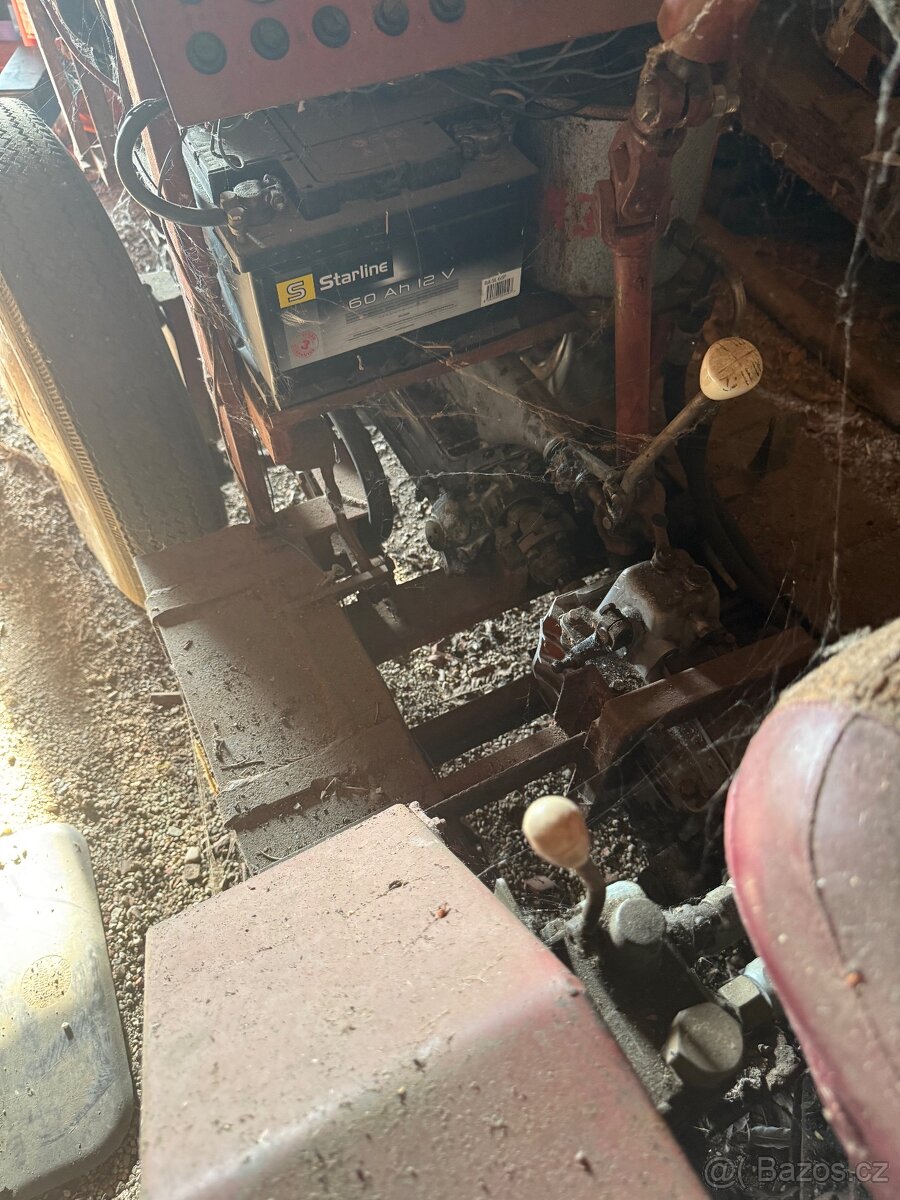 Prodám traktor na náhradní díly - 6