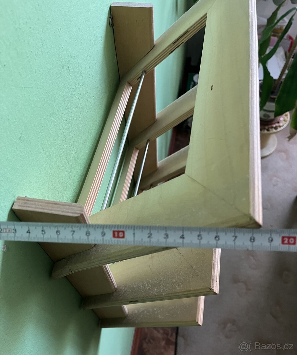 Polička na tiskoviny - 6