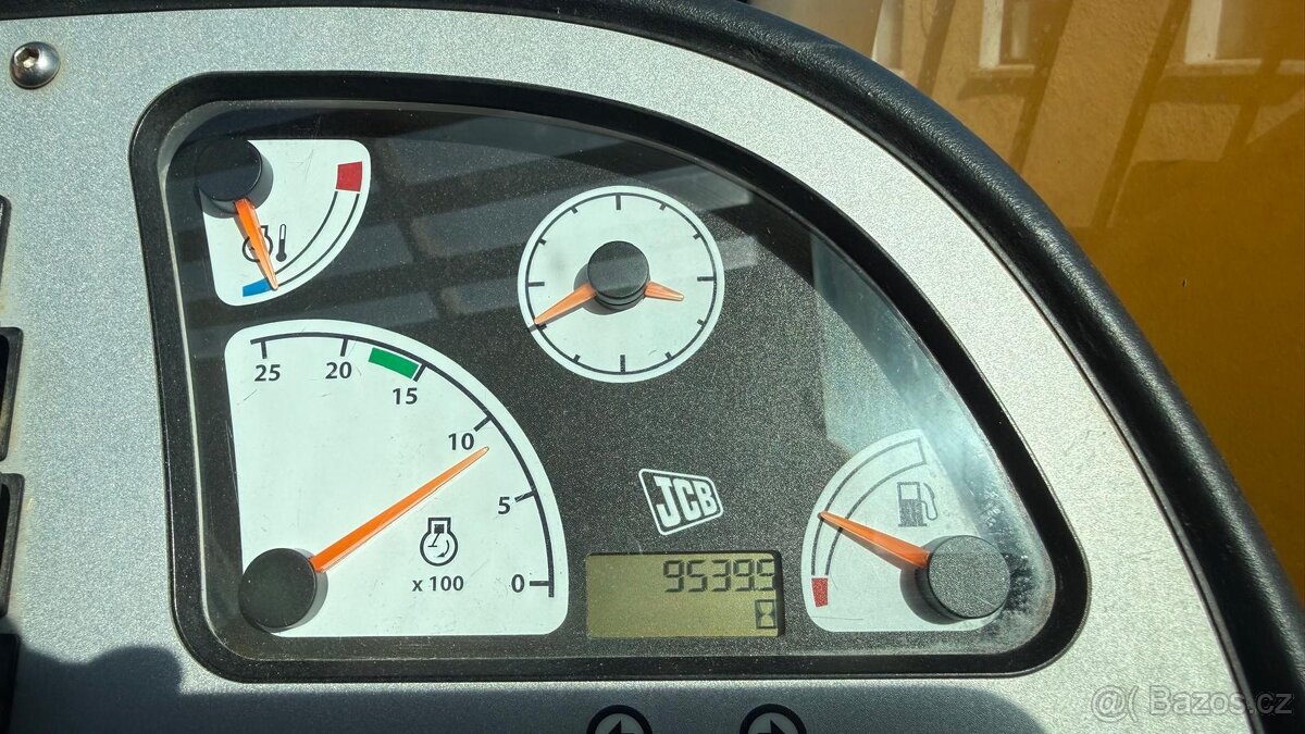 Prodám manipulátor JCB - 6