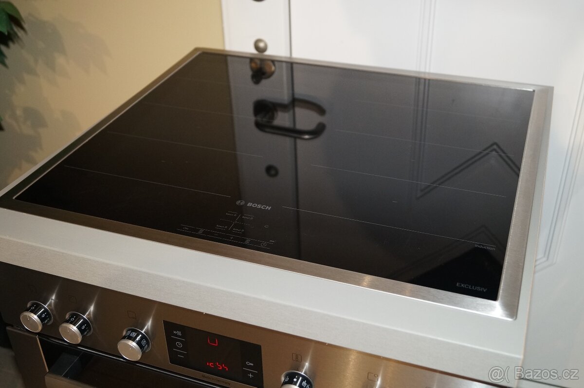 Nerezový vestavný sporák Bosch HEB73D352, vyjížděcí dveře - 6