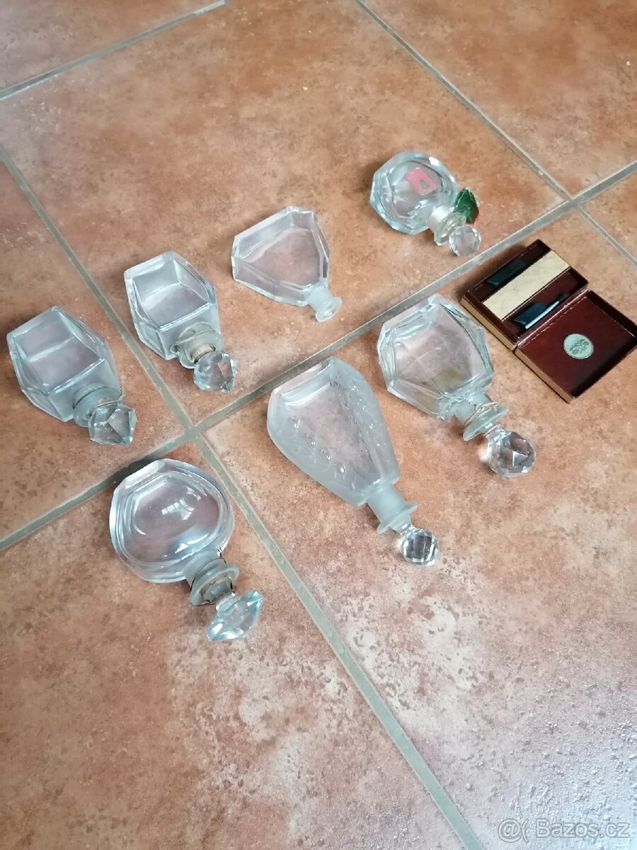 Staré flakóny, broušené sklo - 6