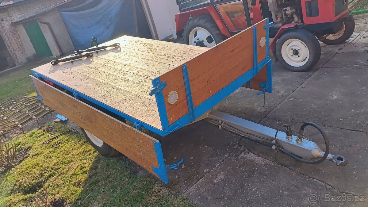 Traktor s kompletním příslušenstvím - 6