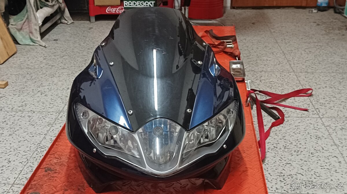 Přední maska komplet (Triumph ST) - 6