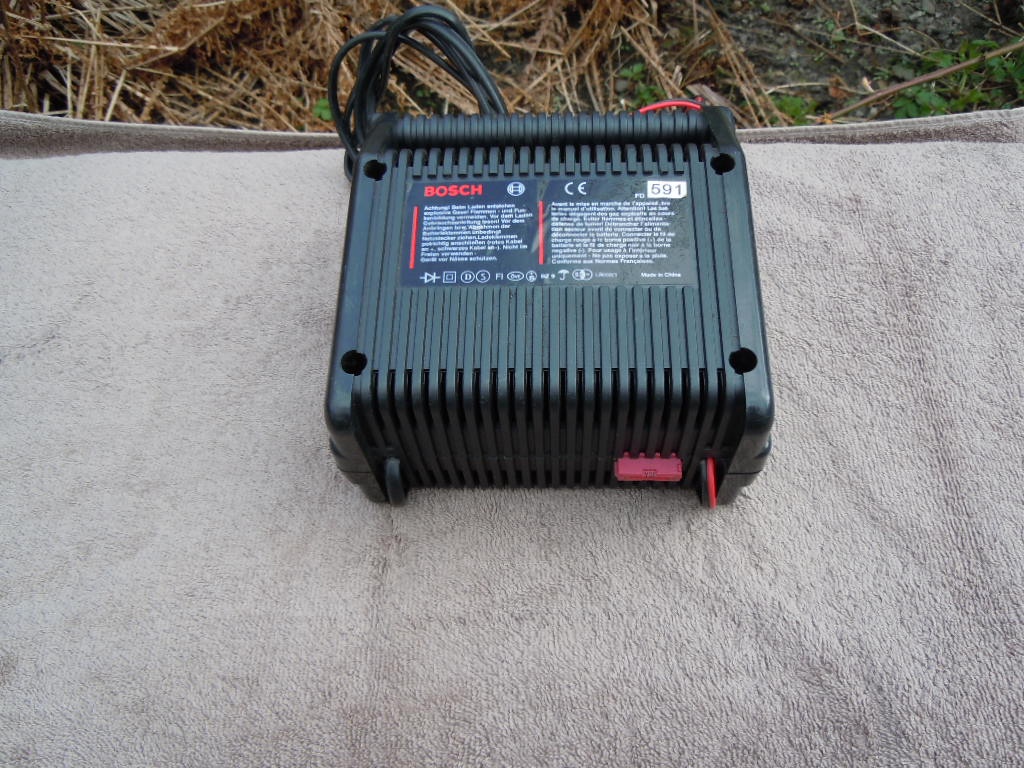 BOSCH Nabíječka - 6