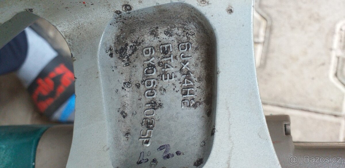 Zimní pneu 185/60 R14, ET43 vč. alu disků - 6