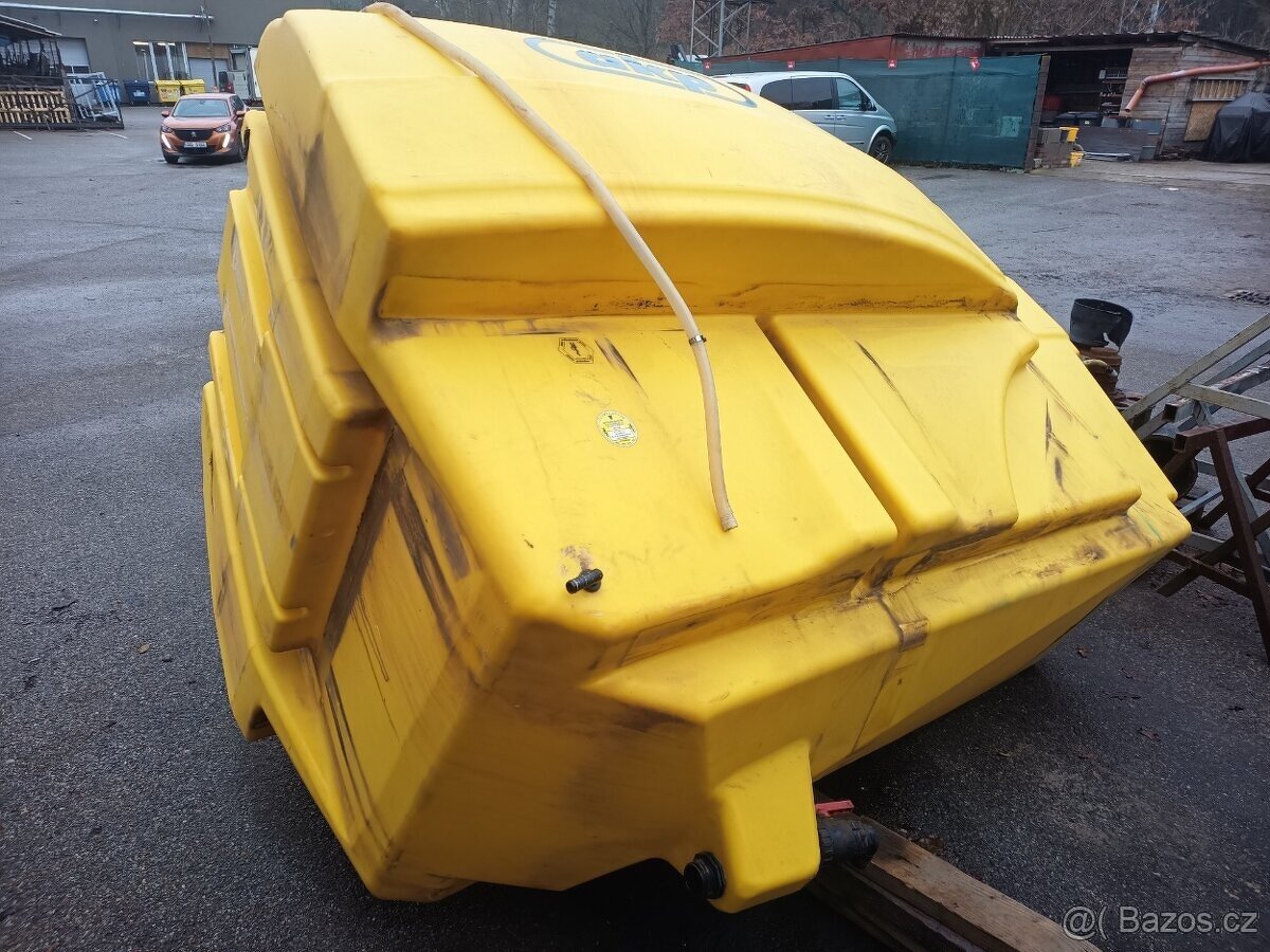 Nádrž z postřikovače 4300 L - 6