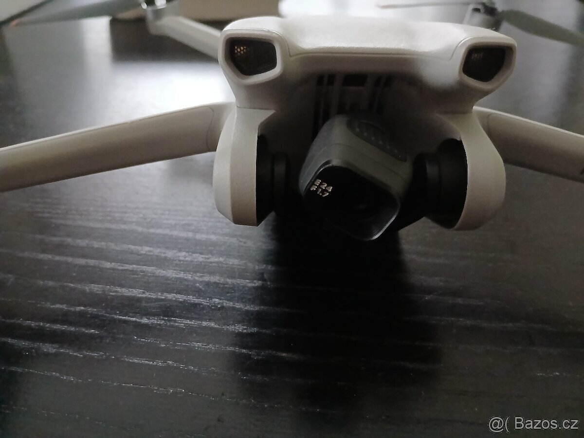 Dron DJI Mini 3 s RC ovladačem - 6