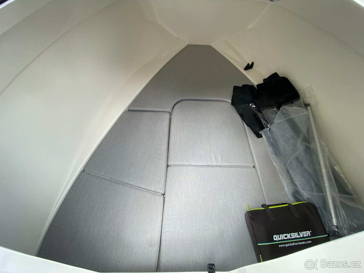 QUICKSILVER 555 CABIN - 6