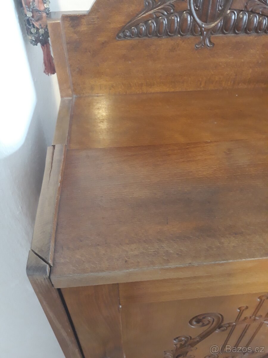 Prvorepubliková skříňka - 6