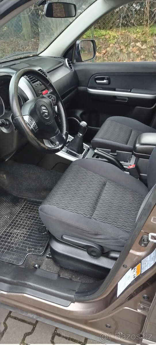 Suzuki Grand Vitara 2.4 benzín - 6