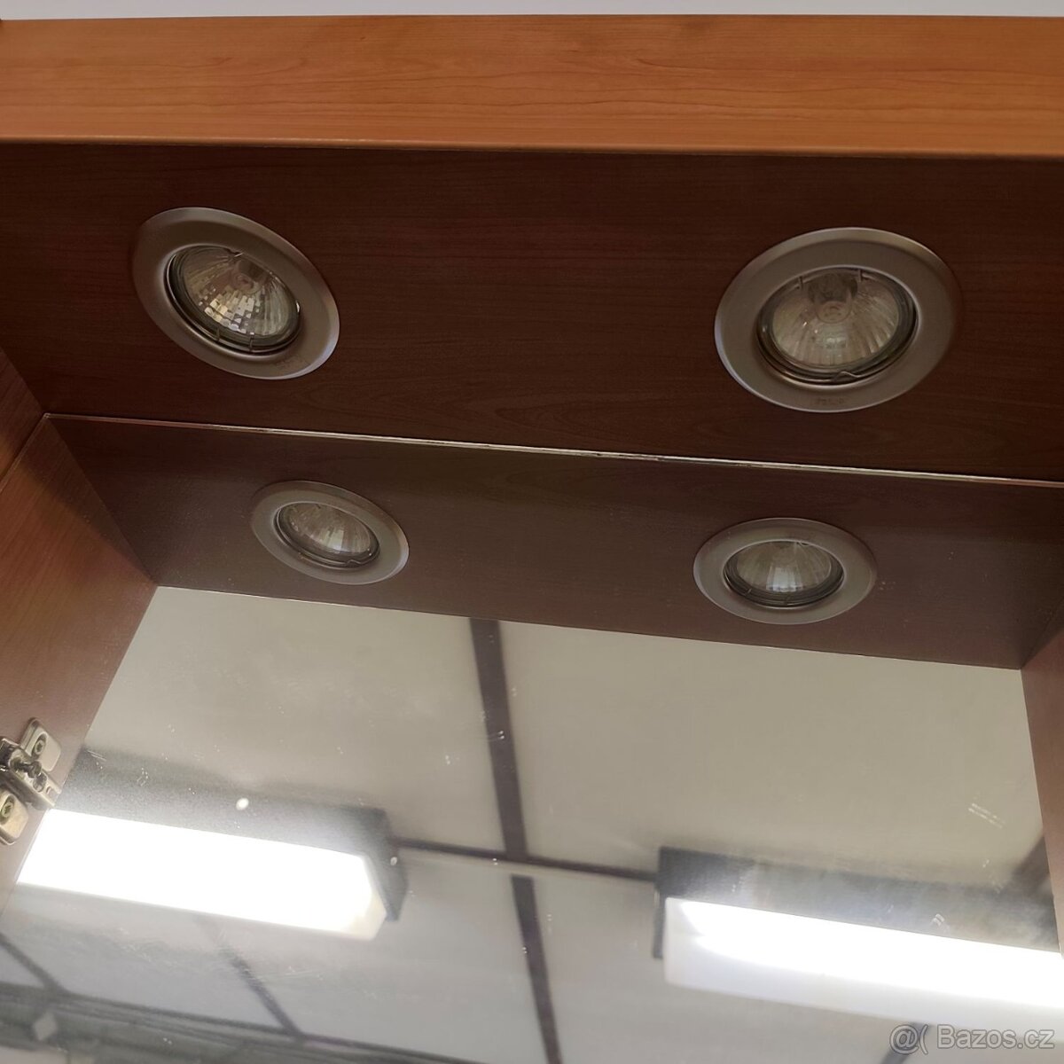 Sběratelská skříň, výstavní vitrína skleněné poličky - 6