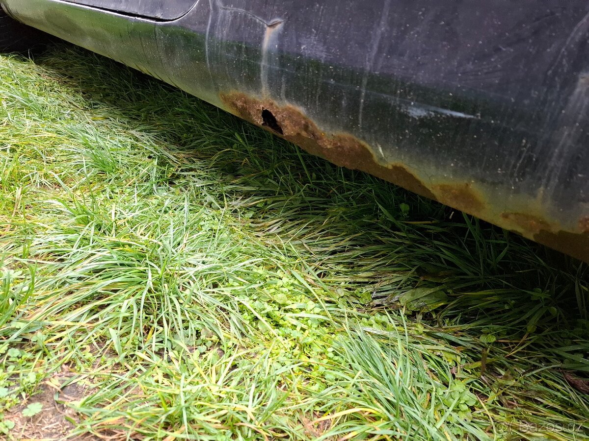 VW Golf V 1.4i 55kw/ / Celek na díly/ // - 6