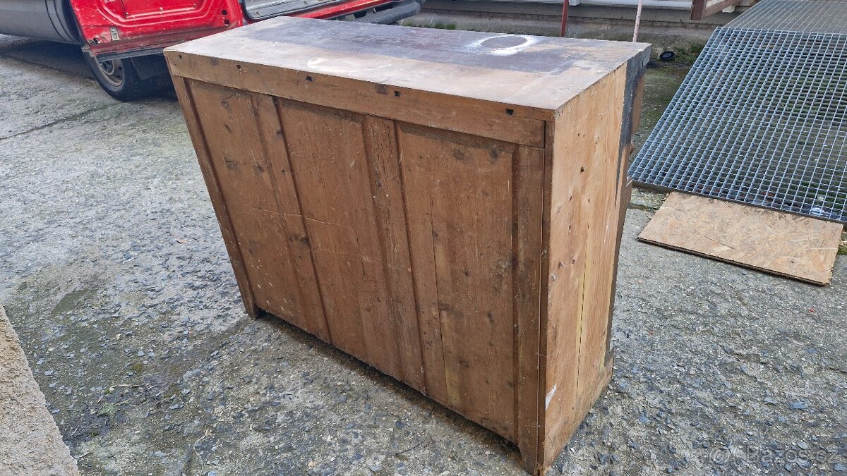 STARÁ LÉKÁRENSKÁ KOMODA - 6