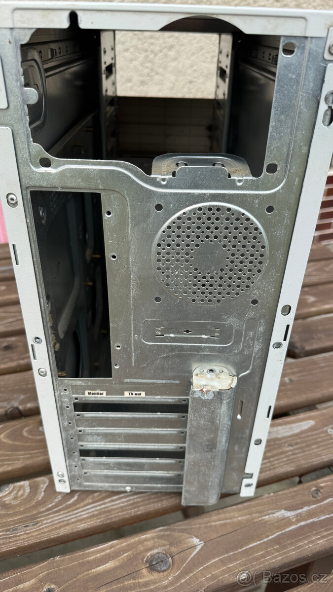 Prodám starší počítačovou skříň (ATX) 006 - 6