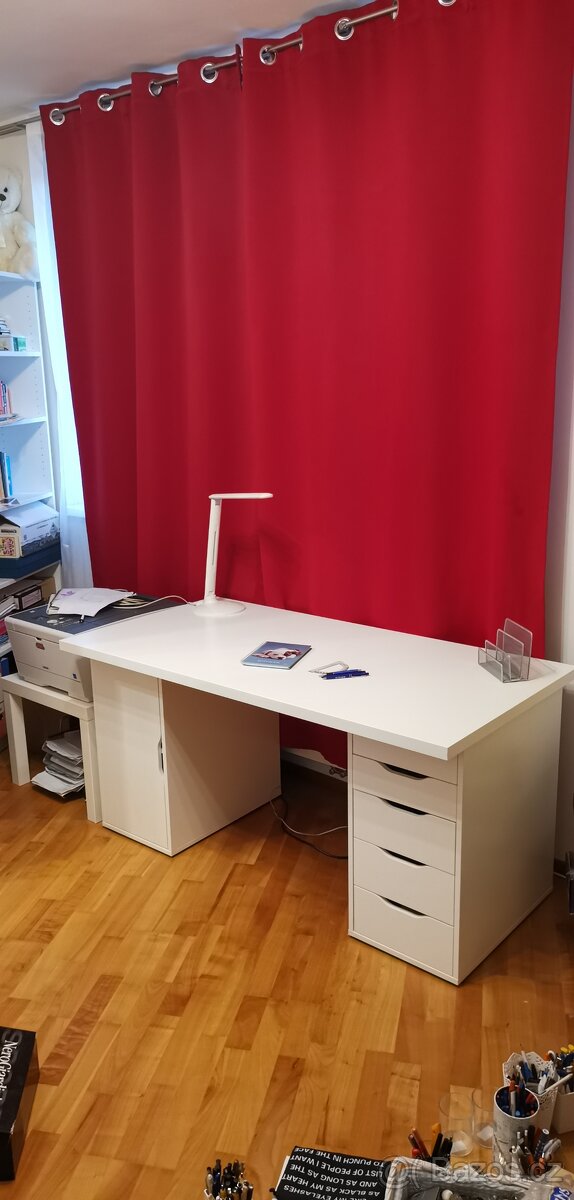 Moderní bílý kancelářský stůl – téměř jako nový - 6