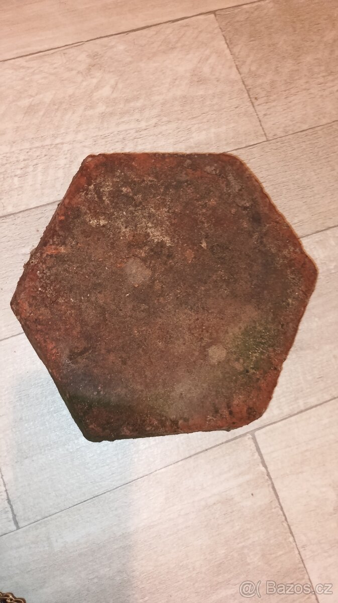 stará půdová dlažba - 6