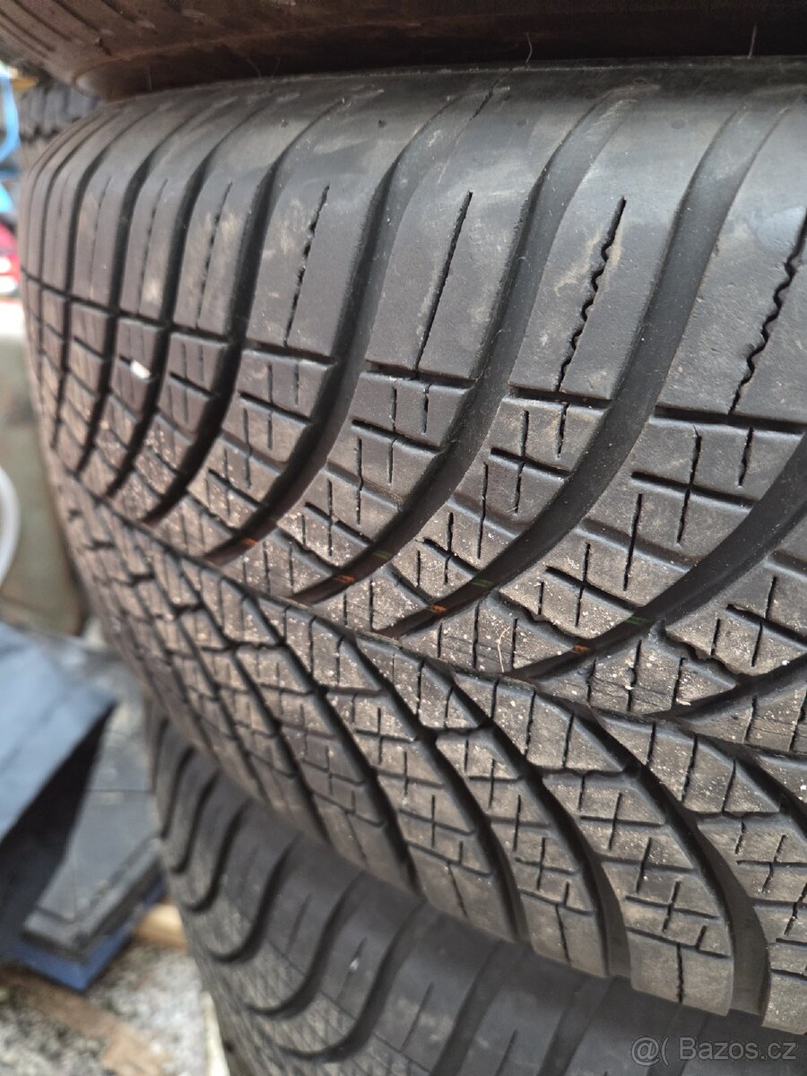 Goodyear Vector 4 seasons 235/65/17 - 6