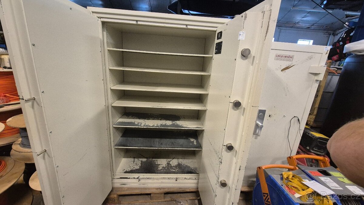 Prodám trezor SISTEC - 6