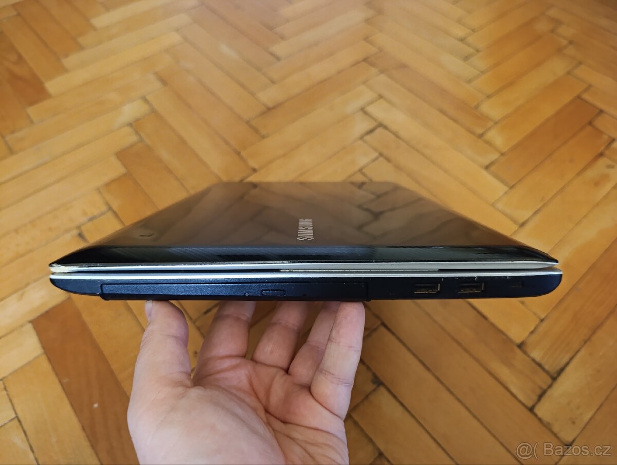 Samsung Q530 – 15,6" displej v • Intel Core i3 m370 - 6