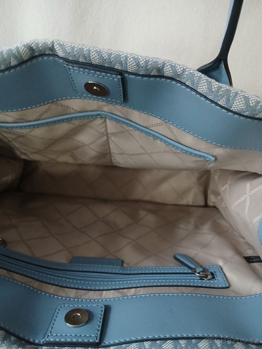 Moc pěkná modrá kabelka - 6
