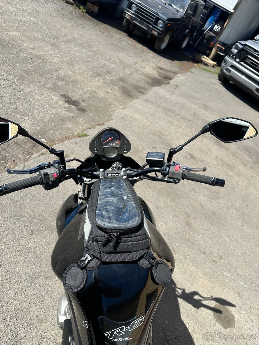 Kawasaki ER6N - 6