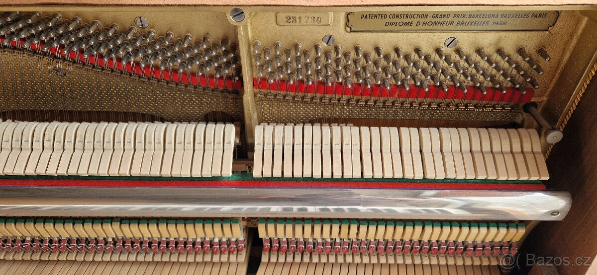 Piano Petrof K114 - 6