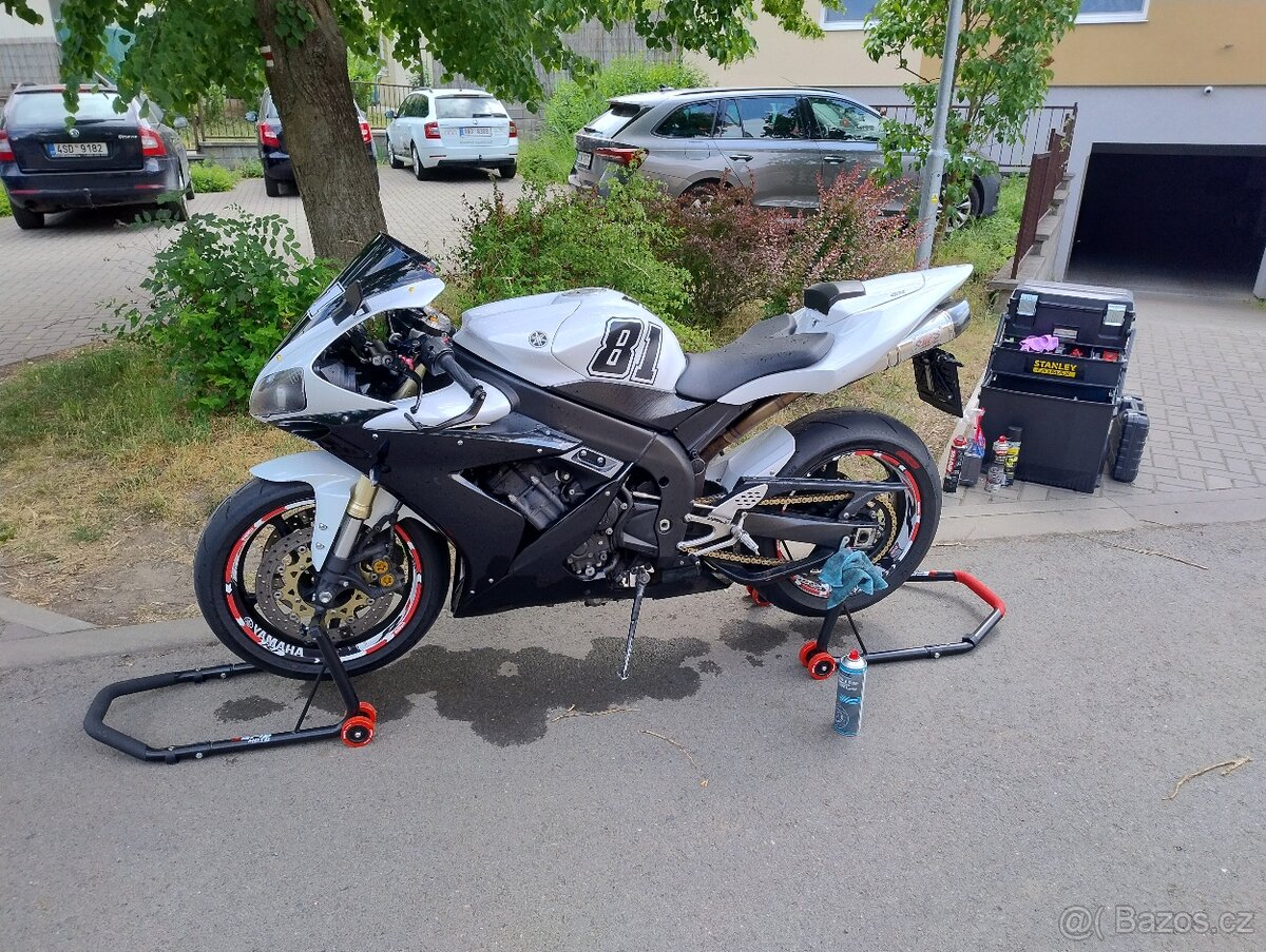 Yamaha R1 - 6