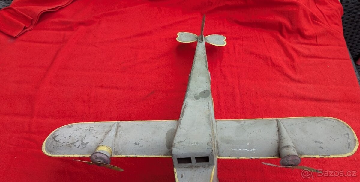 Stará plechová hračka z 1 republiky model letadla - 6
