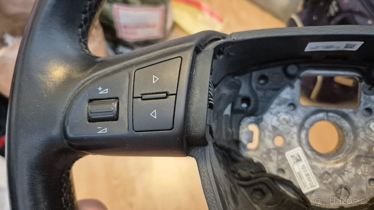 KOŽENÝ MULTIFUNKČNÍ VOLANT ŠKODA OCTAVIA 2 - 6