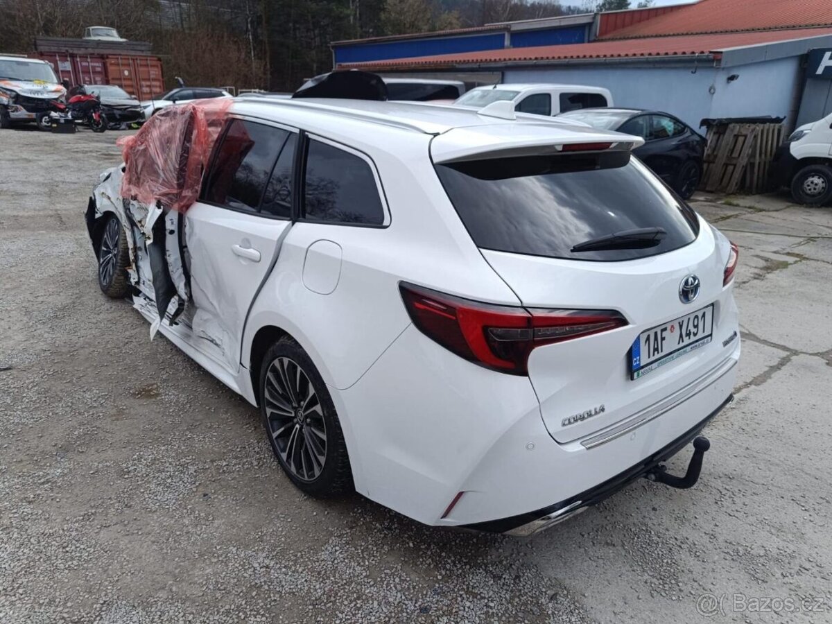 Toyota Corolla Hybrid - 6