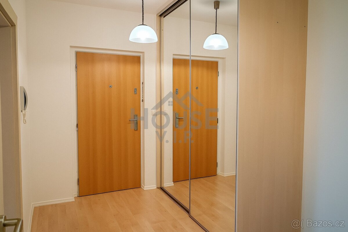 Prodej bytu 3+kk, 83,2 m² + lodžie a balkon, s garářovým stá - 6
