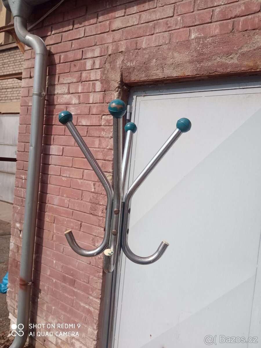 Věšák kovový - 6