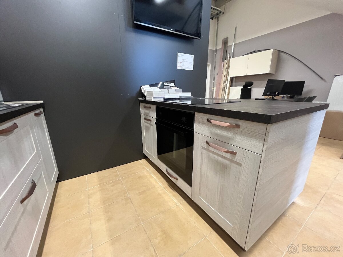 Expoziční kuchyňská linka Oresi, sleva 60% - 6