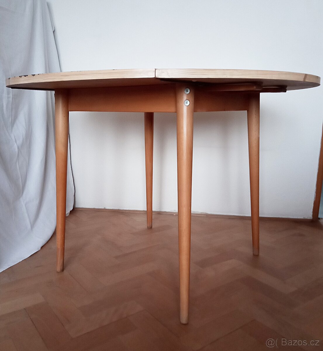 Jídelní stůl skládací - 6