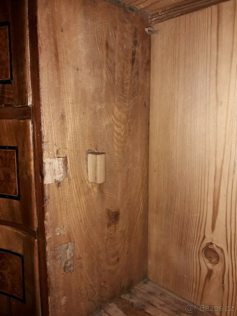 Svatostánek kolem roku 1760, ořech s intarzií - STARÁ RESTAU - 6