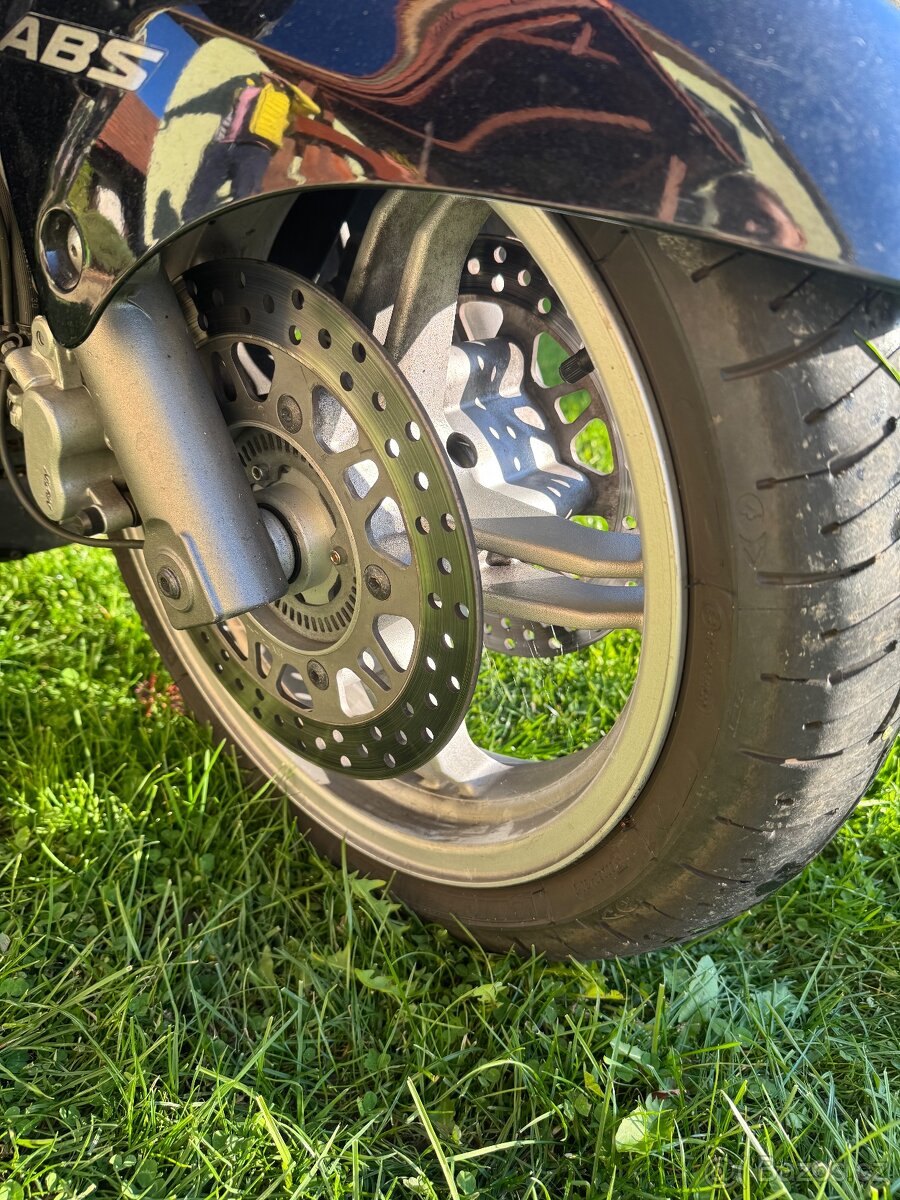 Suzuki Burgman 650 - 6