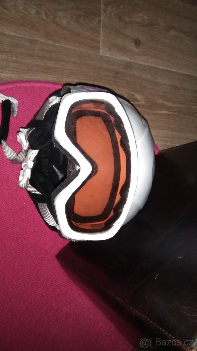 Snowboardové kalhoty Meatfly, přilba Giro a hůlky - 6