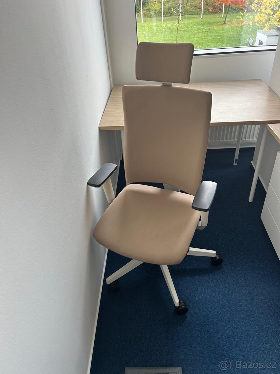 Kancelářské vybavení a výpočetní technika - 6