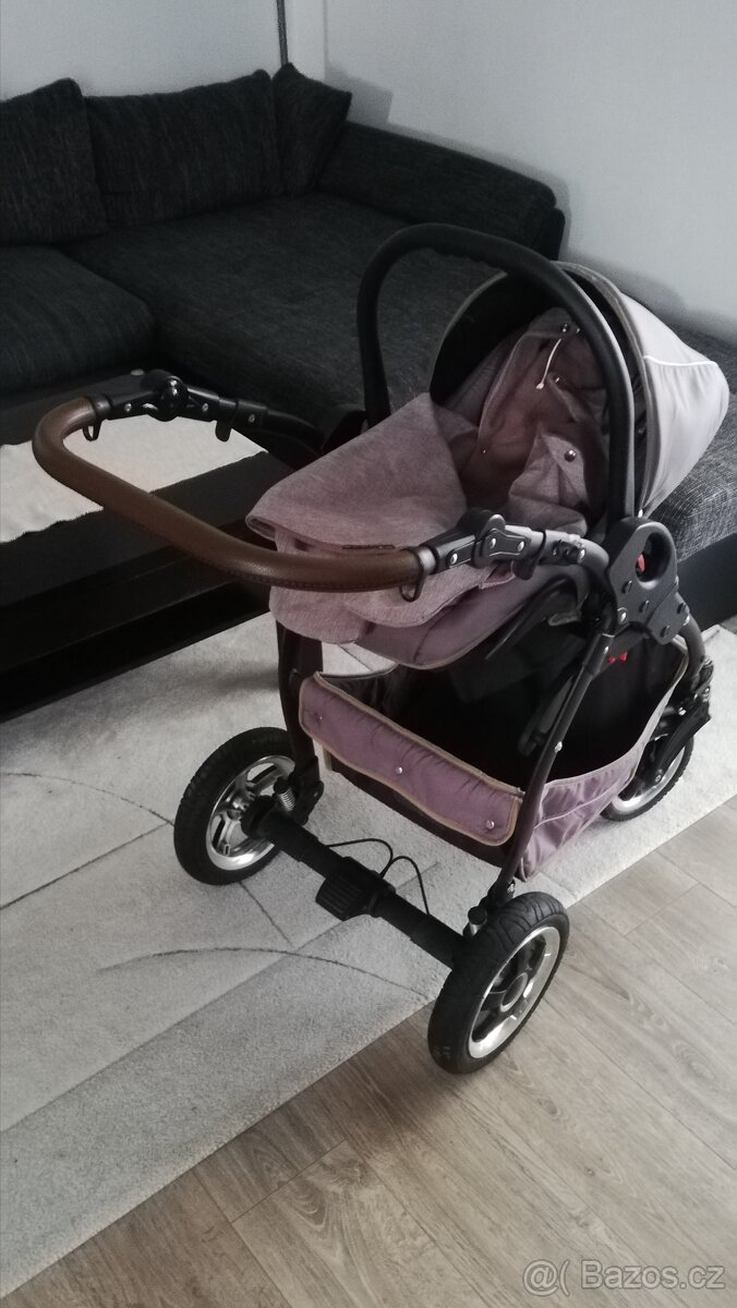 Kočárek s dalším příslušenstvím - 6
