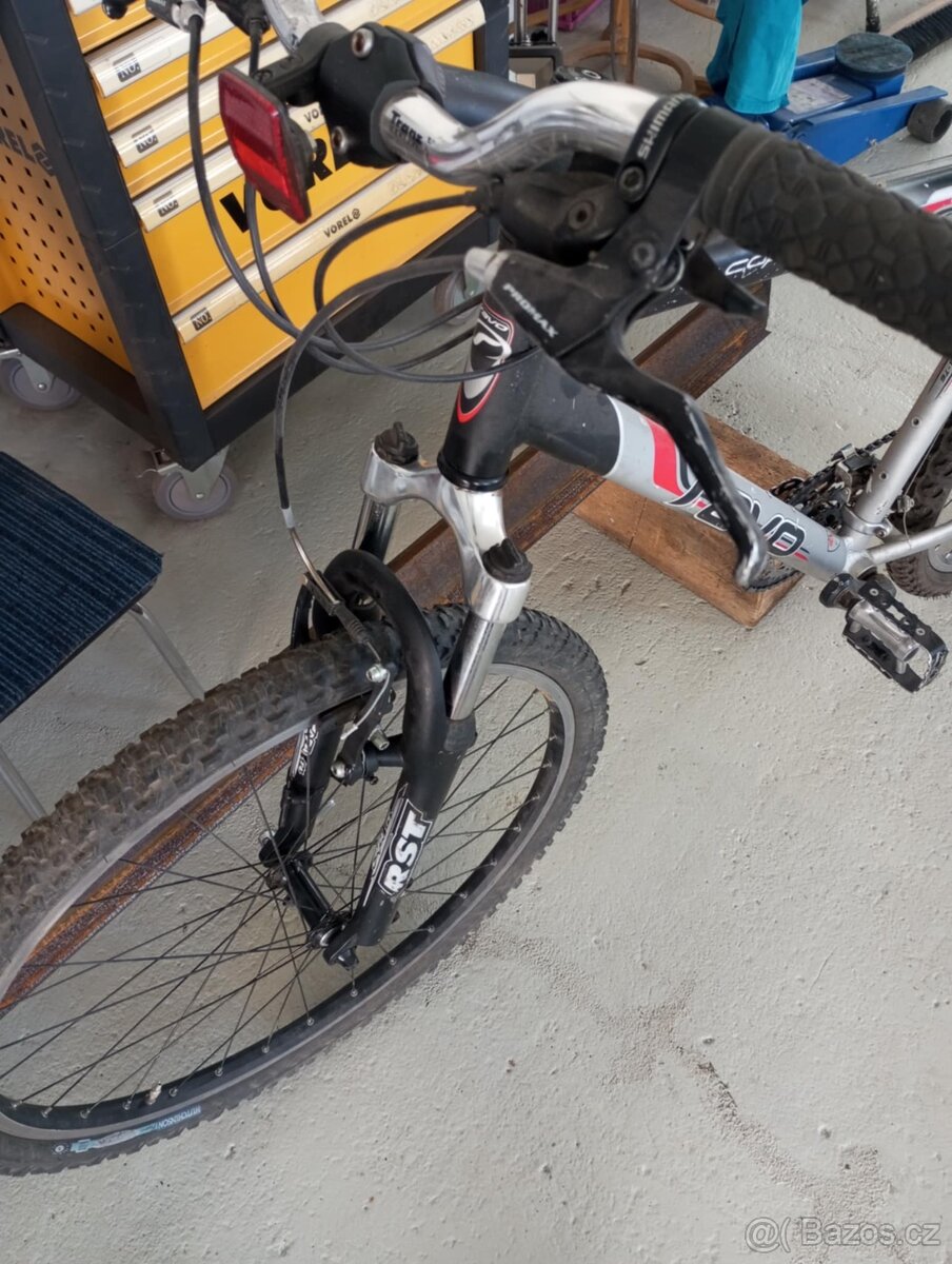 Prodám dvě středně velká kola - 6