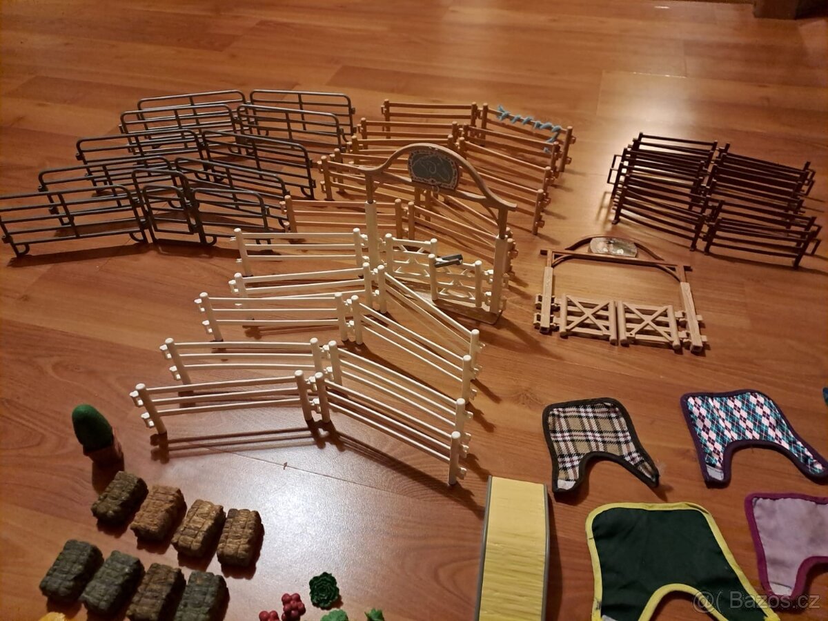 Prodám Schleich koně stáje a příslušenství - 6
