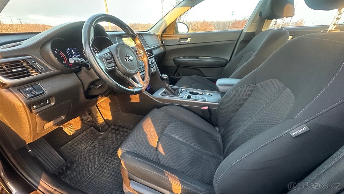 Kia Optima sedan 2016 - 1.7 turbo diesel - 6