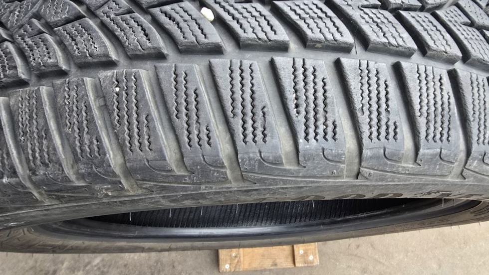 Zimní pneu 205/55/19 Good Year - 6