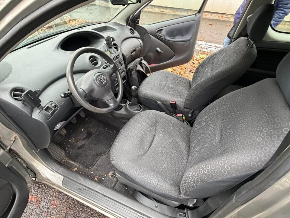 Toyota Yaris 1,0 - 6