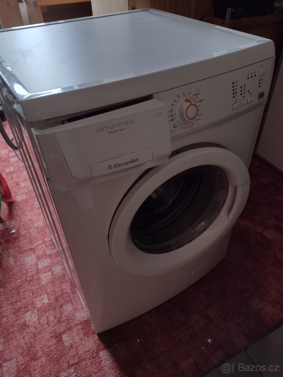 Pračka ELEKTROLUX plnění předem na 5kg - 6