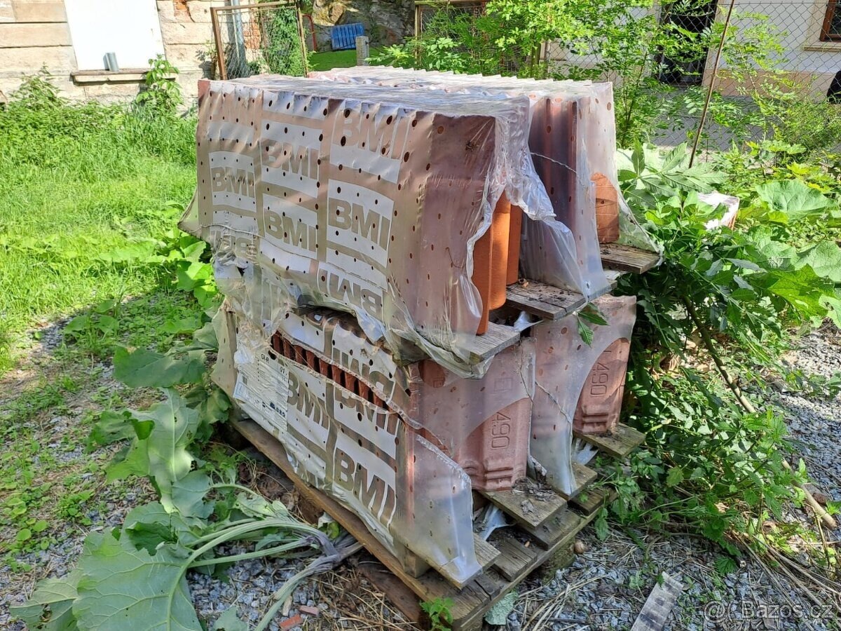 Prodám krajní střešní tašky Bramac Classic Standard - 6