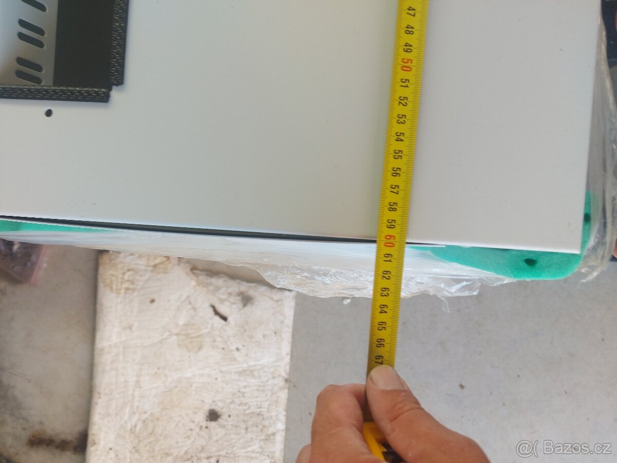 Nástěnný rozvaděč 19" - 6