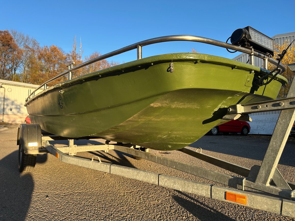 Rybářská laminátová loď - 6