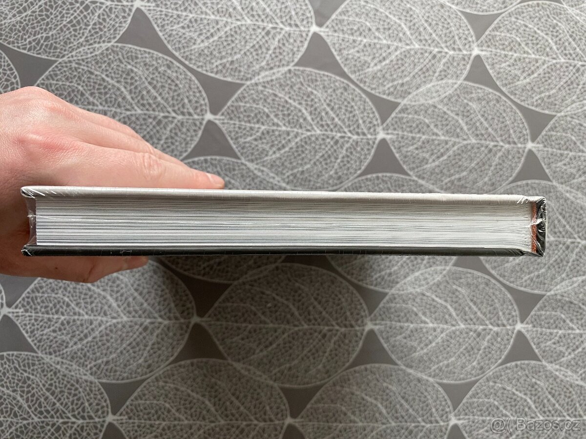 Nová kniha Ed Sheeran před objektivem v originální fólii - 6