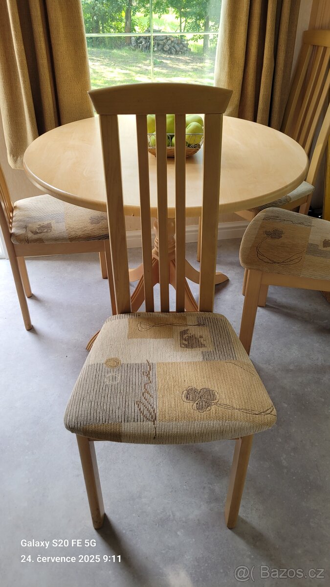 Jídelní stůl a 4 židle - 6